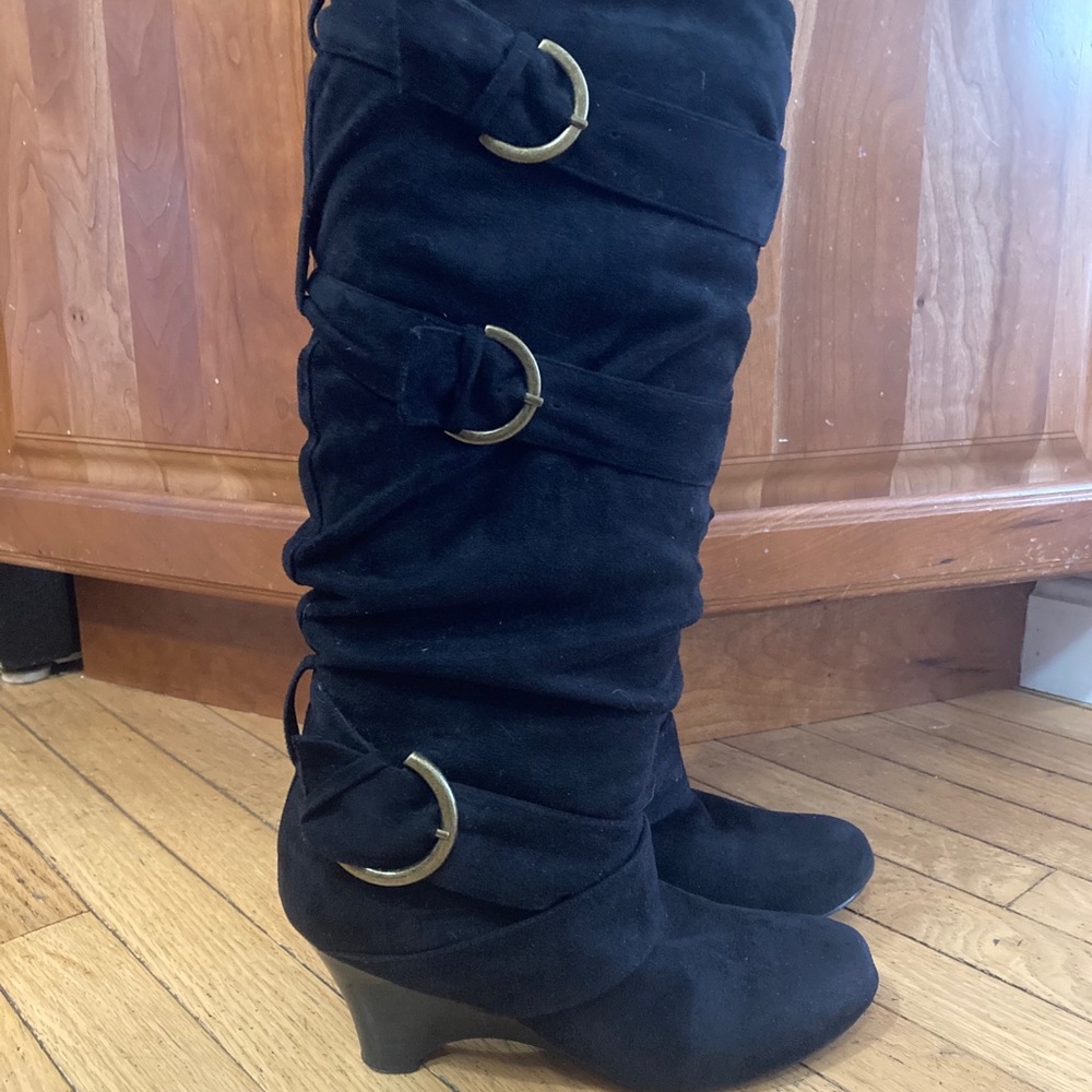 Women’s suede boots